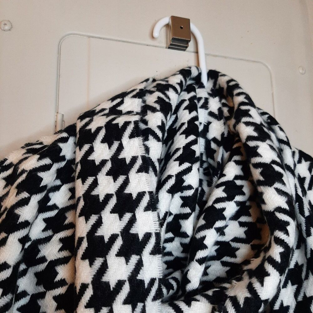 Softer Than Cashmere Scarf 64" x 12" Super Soft Houndstooth Print Korea Fringed - Picture 4 of 6